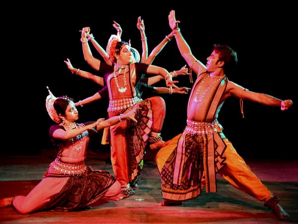 தெய்வம் தந்த கலை...