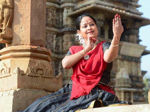 முகப்பாவனை நடனம்...