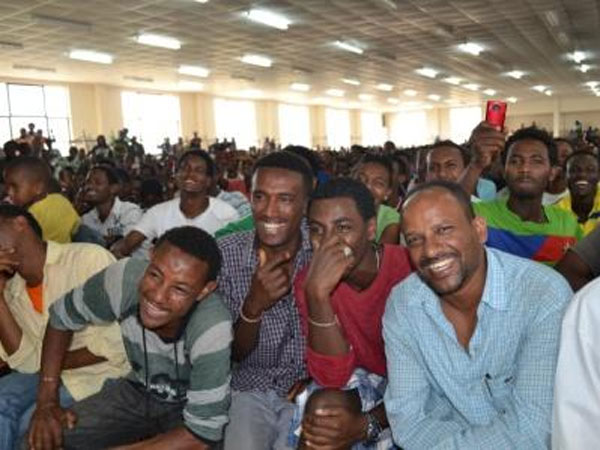 சூப்பரா சிரிச்சா ப்ரைஸ்... சூப்பரா சிரிச்சா ப்ரைஸ்...