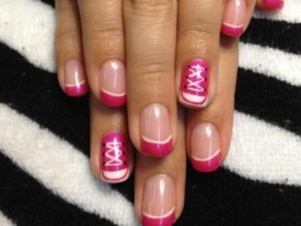 கையில் ஷூ...