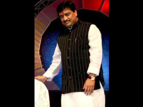 அசோக் சவான் குடும்பம்