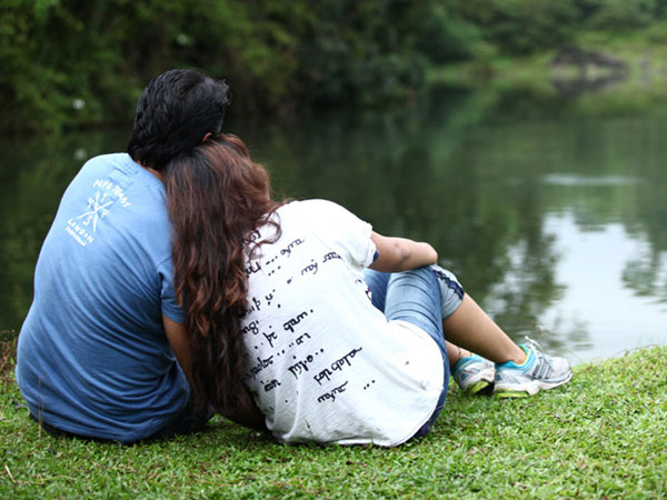 உயிராய் நேசியுங்கள்