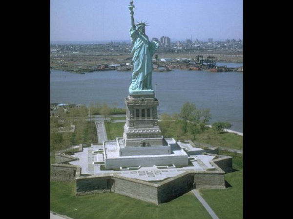 சுதந்திர தேவி சிலை