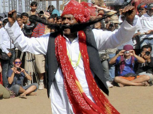 அழகோடு தோரணை