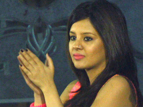 என்ன ஒரு கலர்