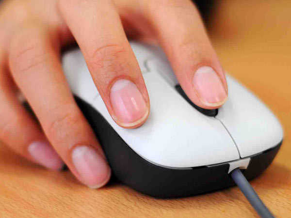 எலி வலைக்குள் நாம்...