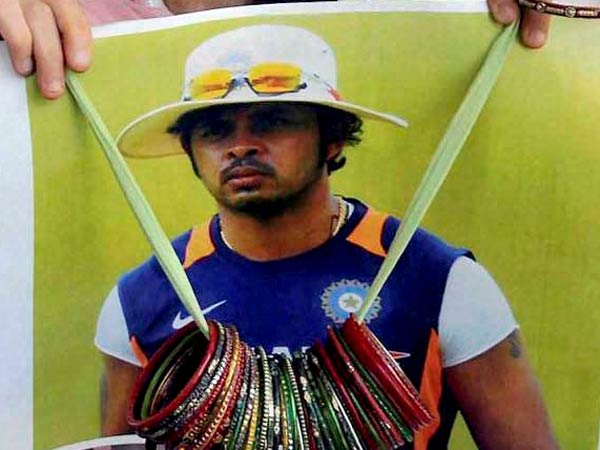 கேரளாவில் கொந்தளிப்பு.. டிவிட்டரில் குதூகலிப்பு