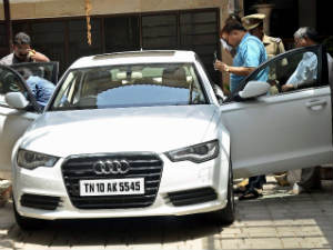 Mumbai police raid Gurunath Meiyappans residence Mumbai police raid Gurunath Meiyappans residence