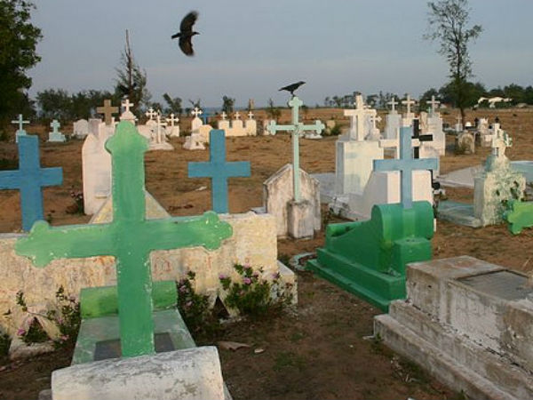 போலீஸாரும் உடந்தை