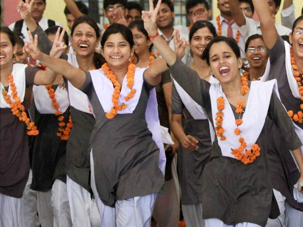 மாணவியர்களின் அபார சாதனை மாணவியர்களின் அபார சாதனை