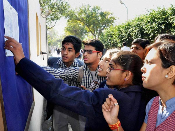 மாணவிகள் வரலாறு காணாத தேர்ச்சி மாணவிகள் வரலாறு காணாத தேர்ச்சி