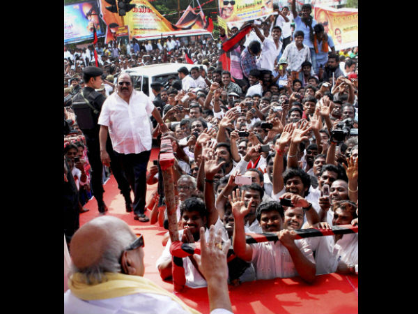 தேடிவந்த பட்டங்கள்