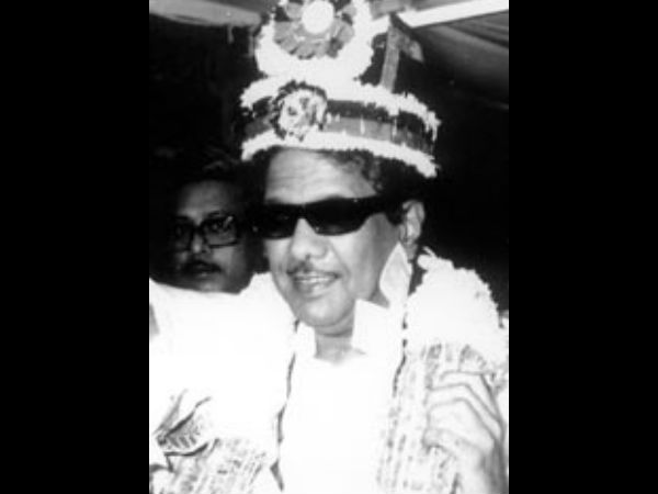 சமூக மறுமலர்ச்சியின் நாயகன்