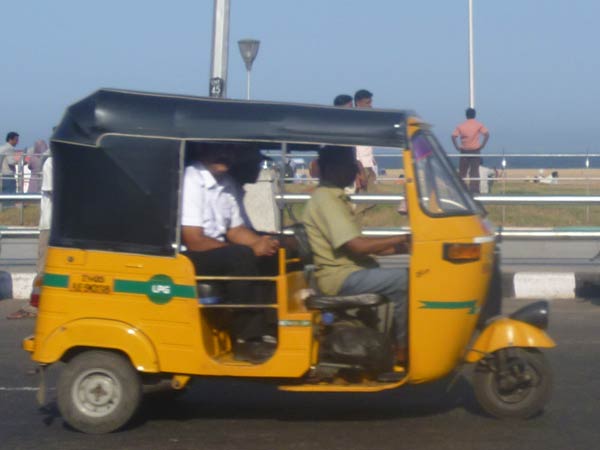 ஆட்டோக்களிடம் சிக்கிய மக்களுக்கு நிவாரணம்