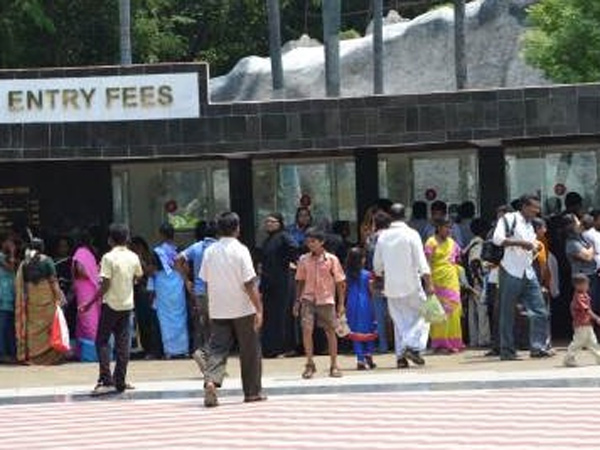 சொந்த சாப்பாட்டிற்கே டோக்கன்...