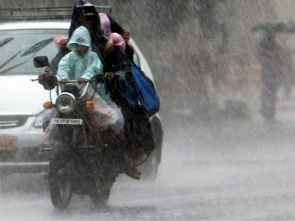 பலத்த காற்றுடன்