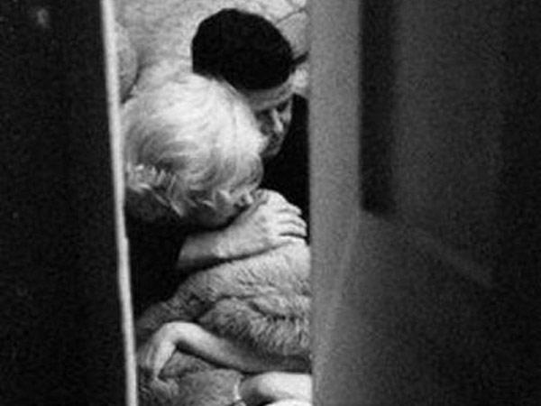 வாள் விழியால் வலை வீசியவர்