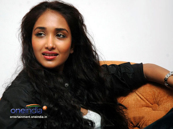 நிசப்தமாக முடிந்த ஜியாவின் வாழ்க்கை...