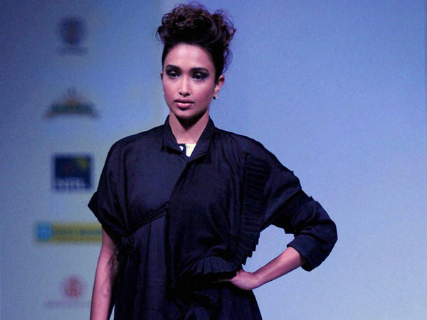 எது உண்மை...?