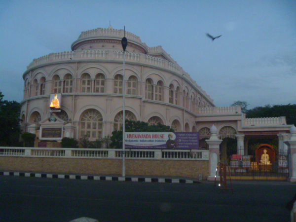 தியானத்தில் விவேகானந்தர்