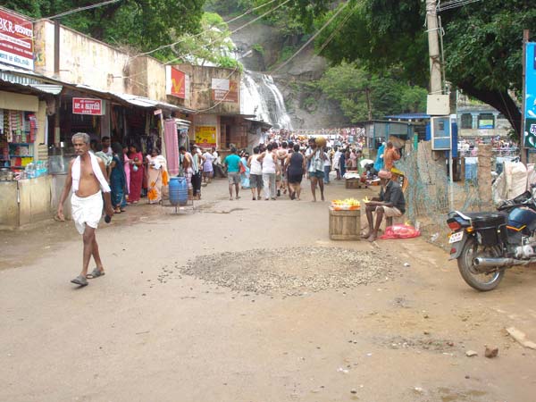 அத்தனை நாட்களிலும் அமோக கூட்டம்