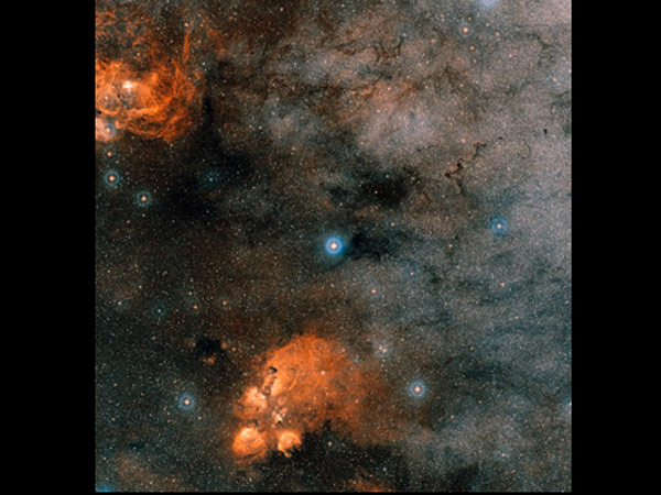 உயிர்கள் வாழ்வதற்கேற்ற தூரத்தில்...