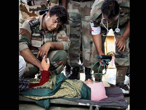 ராணுவ மருத்துவர்கள்