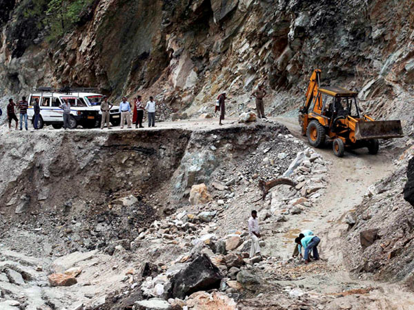 சாலை சீரமைப்பு