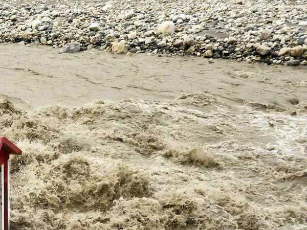 ஆற்றில் மாசு ஆற்றில் மாசு