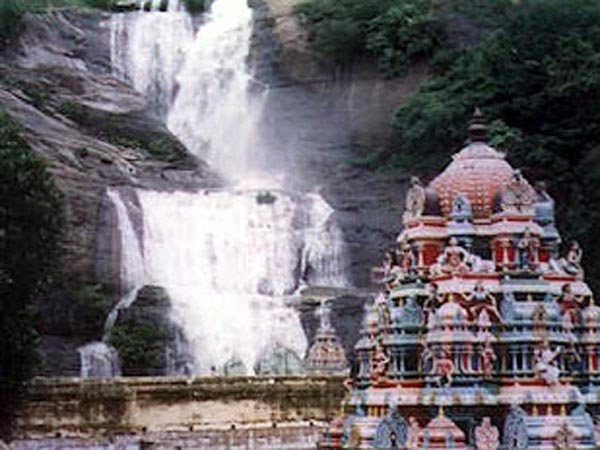 குற்றாலநாதர் கோயிலில்...