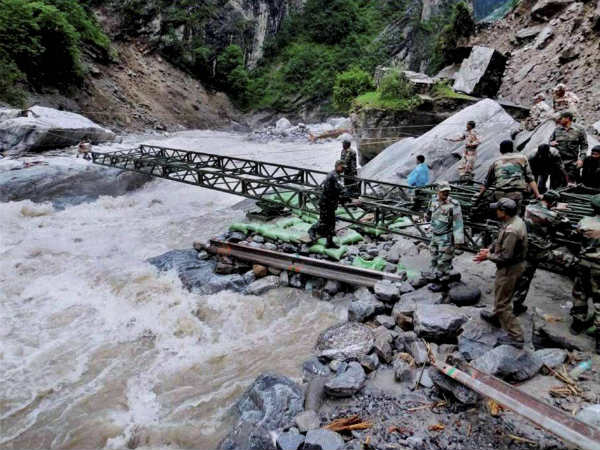 பாலம் கட்டும் பணி