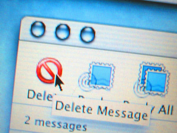 படித்த இமெயிலை டிலீட் பண்ணுங்க