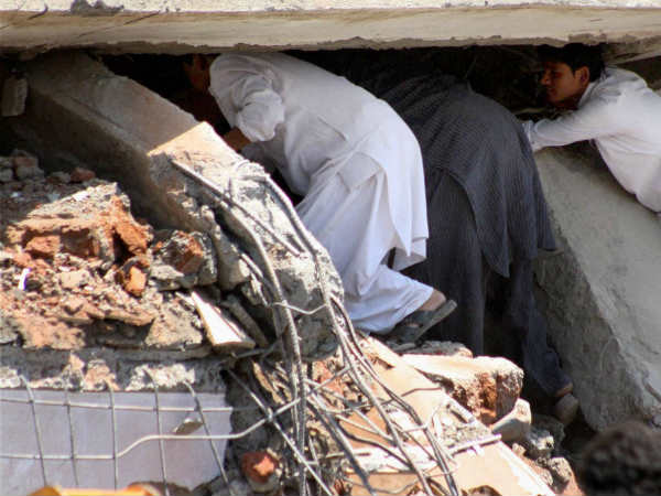 பால்கனி விபத்து...