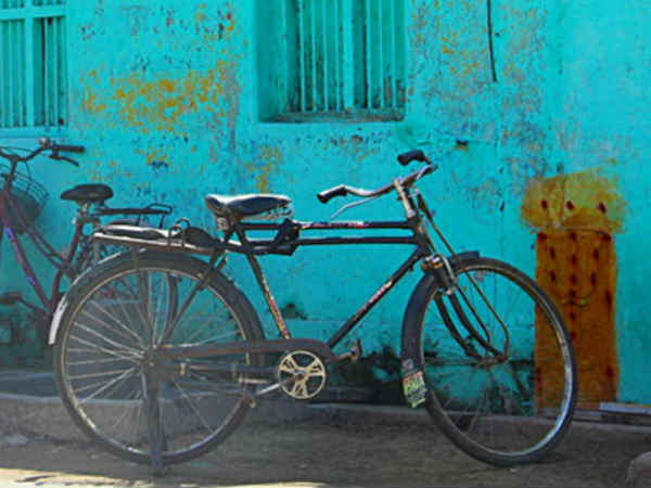 முதலில் சைக்கிள் ரவுடிகள்