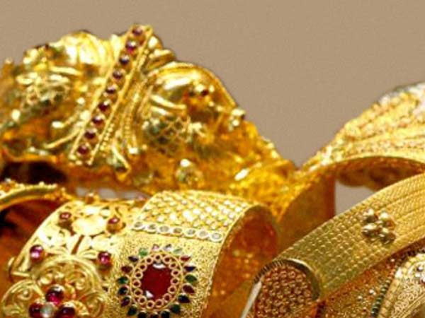 நகை, பணம் பறிமுதல்