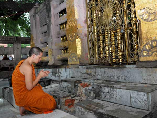 அமைதி நிலவ வேண்டும்