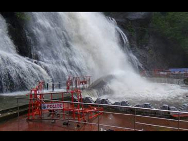 சாரல் மழையில் நனைந்து சாரல் மழையில் நனைந்து