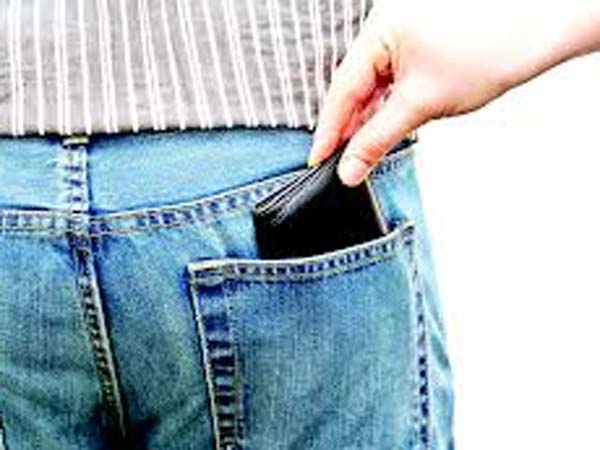 யாருமே லோக்கல் கிடையாது