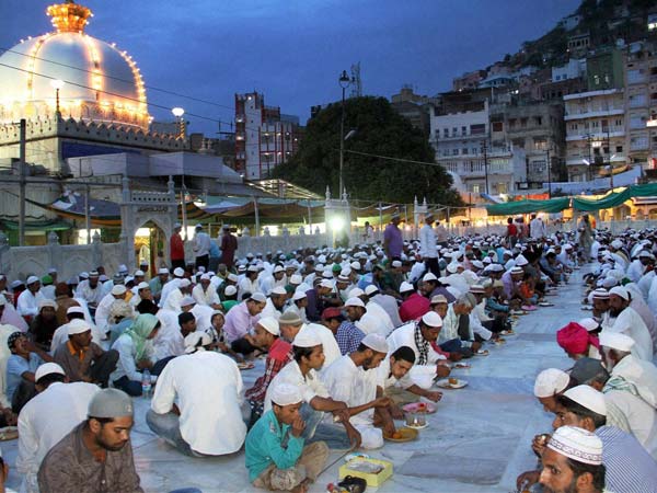 புதுமையான இப்தார்...