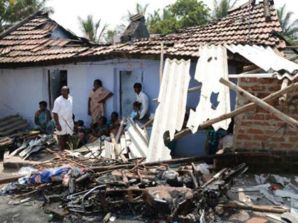 அதெப்படி ஒரே அமைப்பினர் இலக்கு வைக்கப்படுகின்றனர்?