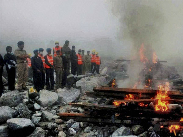 ஆயிரக்கணக்கில் பலி ஆயிரக்கணக்கில் பலி