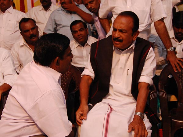 மக்களைக் காக்கும் இயக்கம்