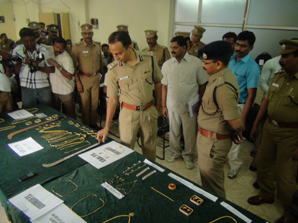 Robbers nabbed in Tuticorin: Rs. 1.2 crore valuables restored 