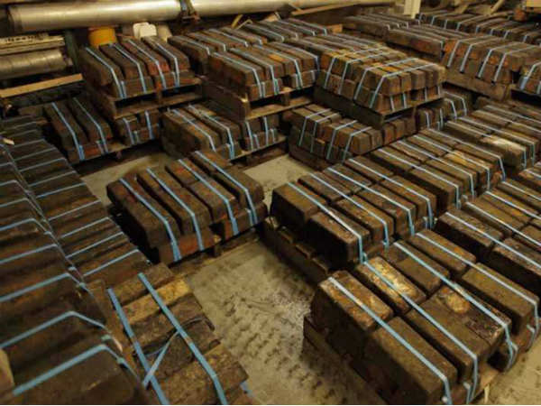 வெள்ளிக்கட்டிகள்.....