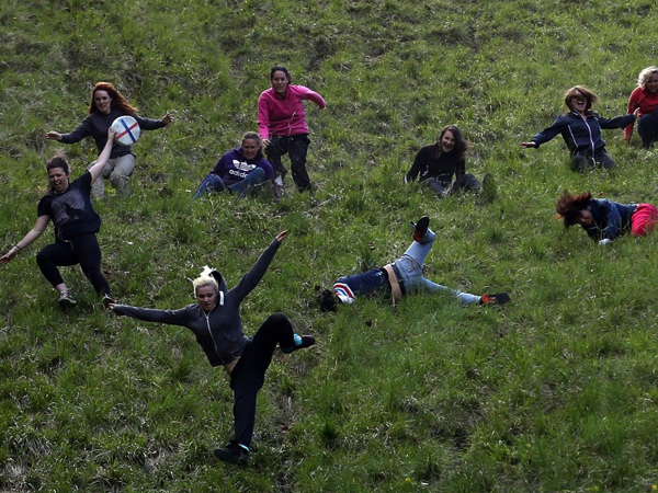 தடையை மீறி போட்டி...