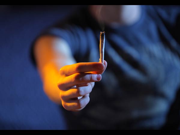 செம போதை... ஓவர் கத்தல்