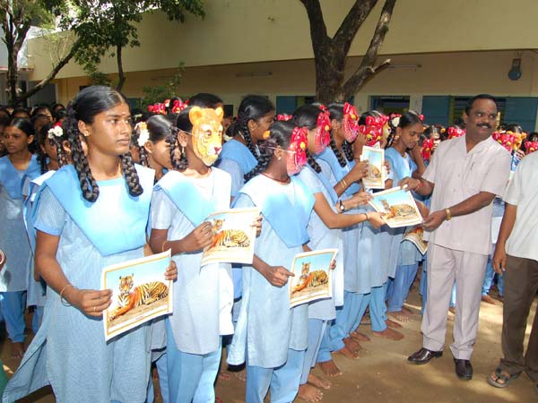 மாணவிகள் விழிப்புணர்வு