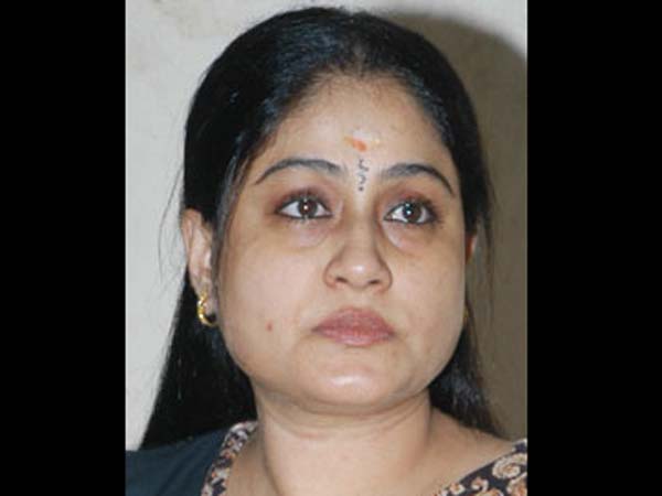 தனிக்கட்சி நடத்த முடியாமல் வந்தவர்