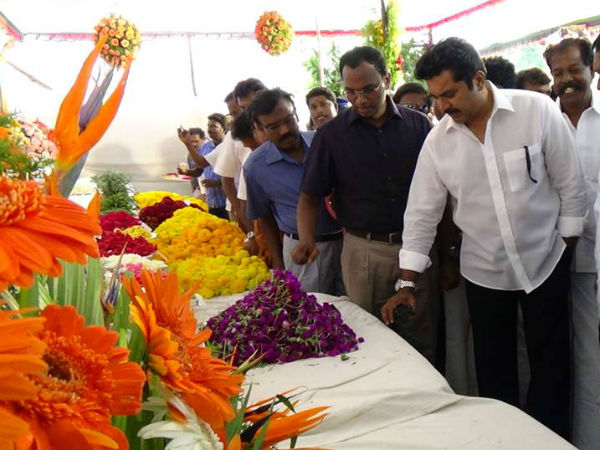 காதலர்களுக்குப் பிடித்தது பூக்கள்தான்