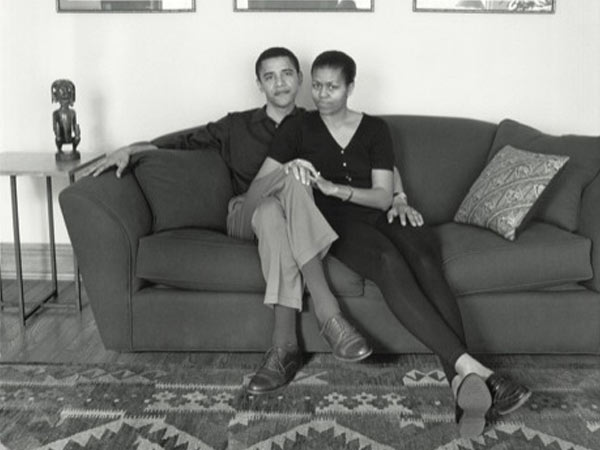 சோஃபாவில் ஹாயாக சோஃபாவில் ஹாயாக